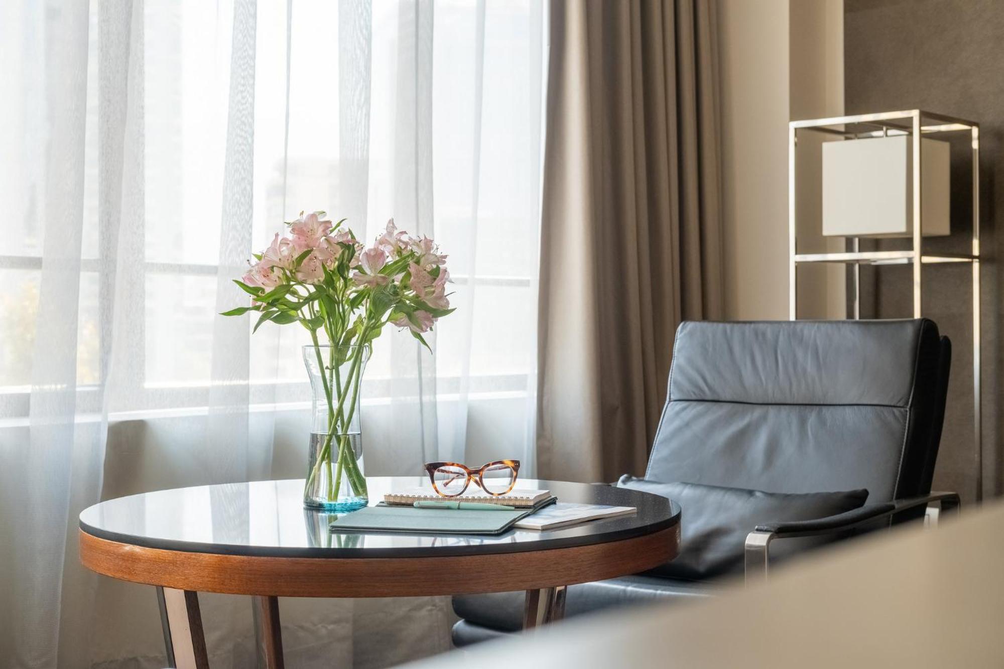 فندق Mandarin Oriental, سانتياغو المظهر الخارجي الصورة A room at the hotel