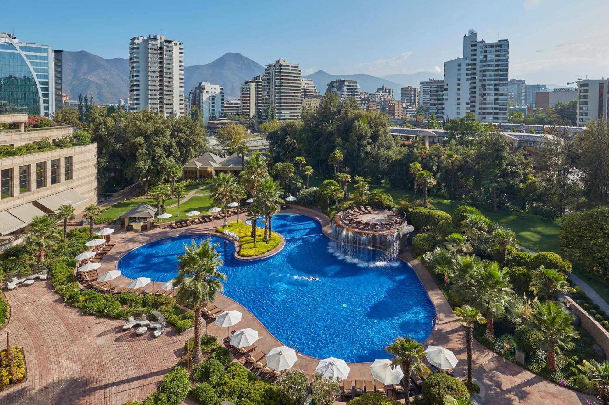 فندق Mandarin Oriental, سانتياغو المظهر الخارجي الصورة The swimming pool at the hotel
